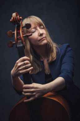 Isabel Gehweiler is a cellist and composer from Zurich